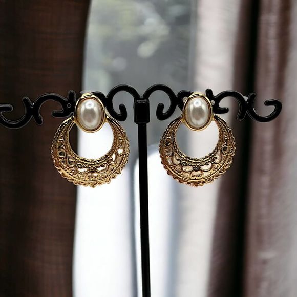 Faux Pearls and Gold-Tone Filgree 1 Inch Earrings. - Picture 1 of 6